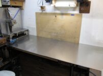 作業台の天板をアルミにしました。