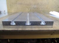 アルミテーブルにＴスロット加工