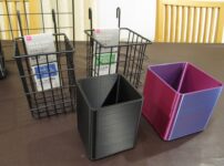 ダイソーワイヤーネットカゴに３Dプリンター製ケースを装着